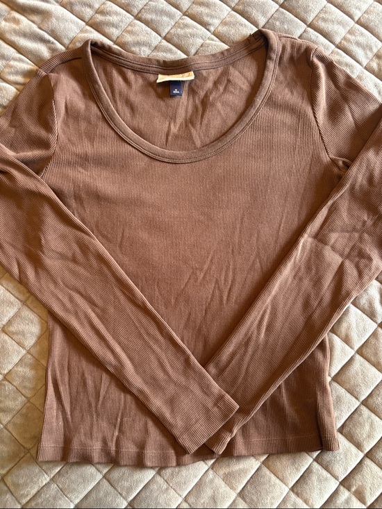 Universal Thread Tops - Universal thread Ribbed Long Sleeve Top in Warm Brown. Medium.